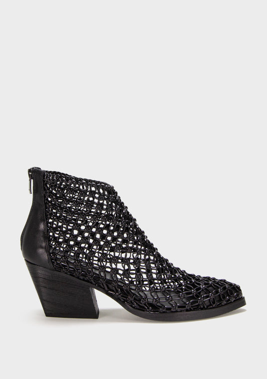 crna cipela sa visokom petom