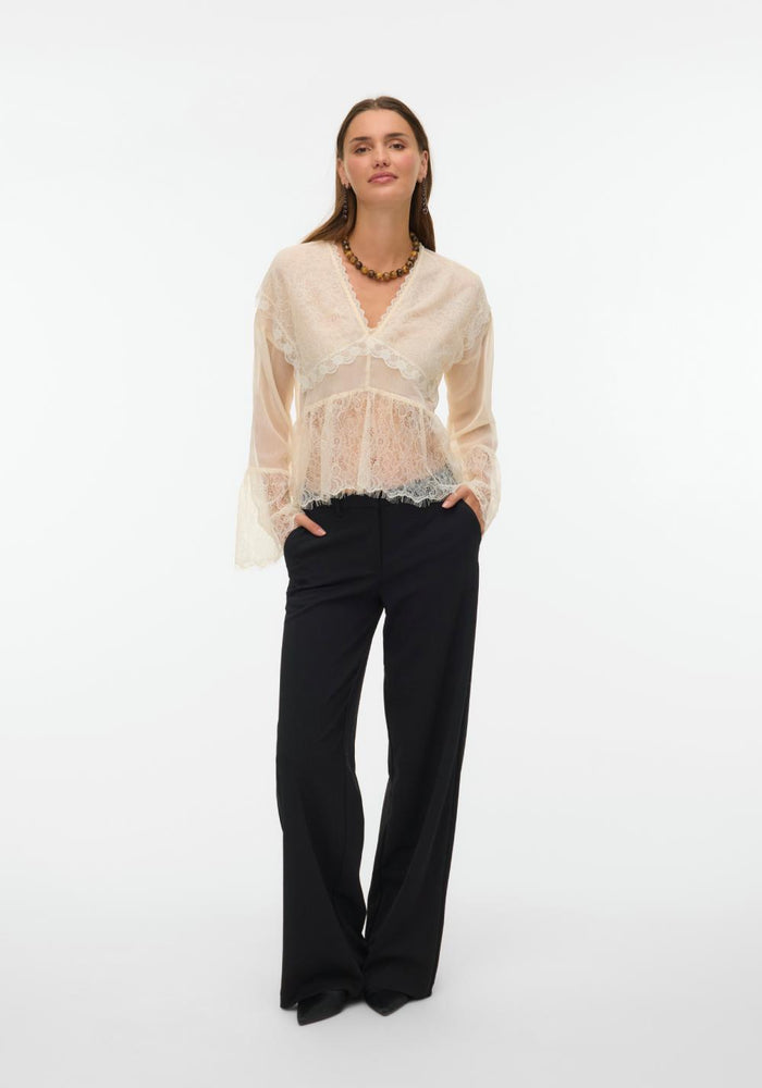 vero moda zenska cipkana bluza bez