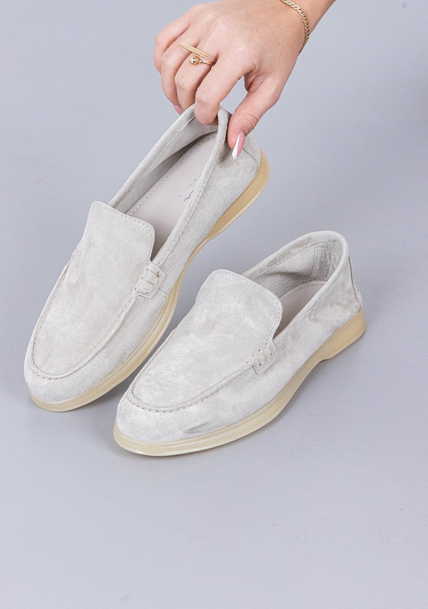 siva boja zenske mokasine od velura