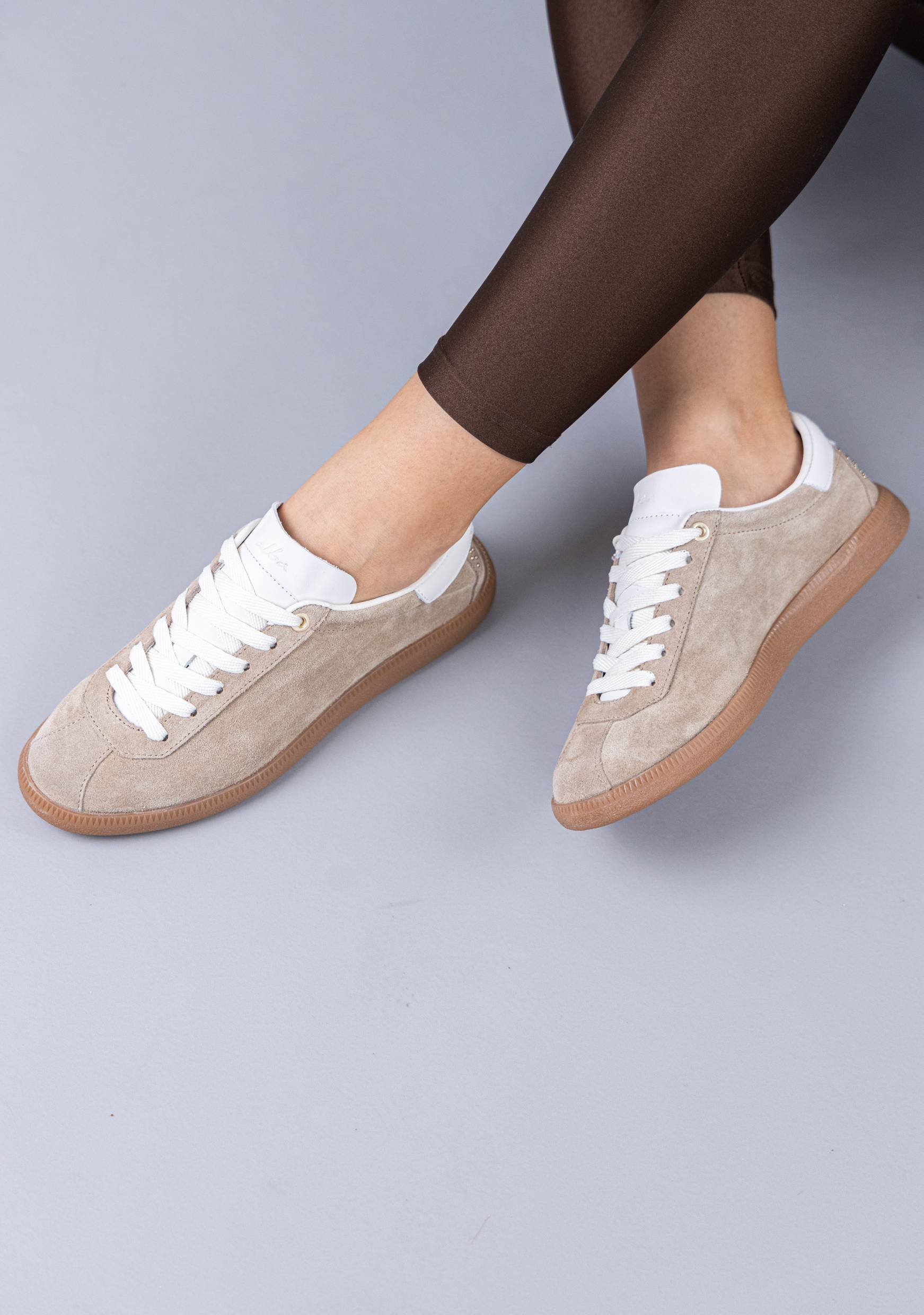 tamno bez zenske patike od prirodne koze velura