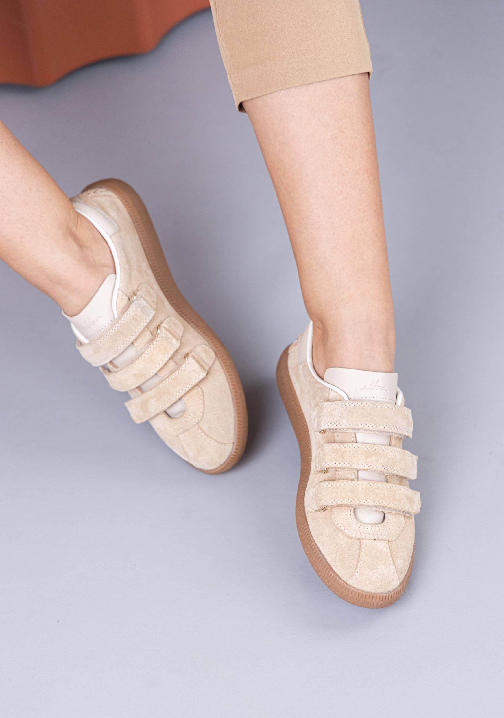 bez zenske patike od velura