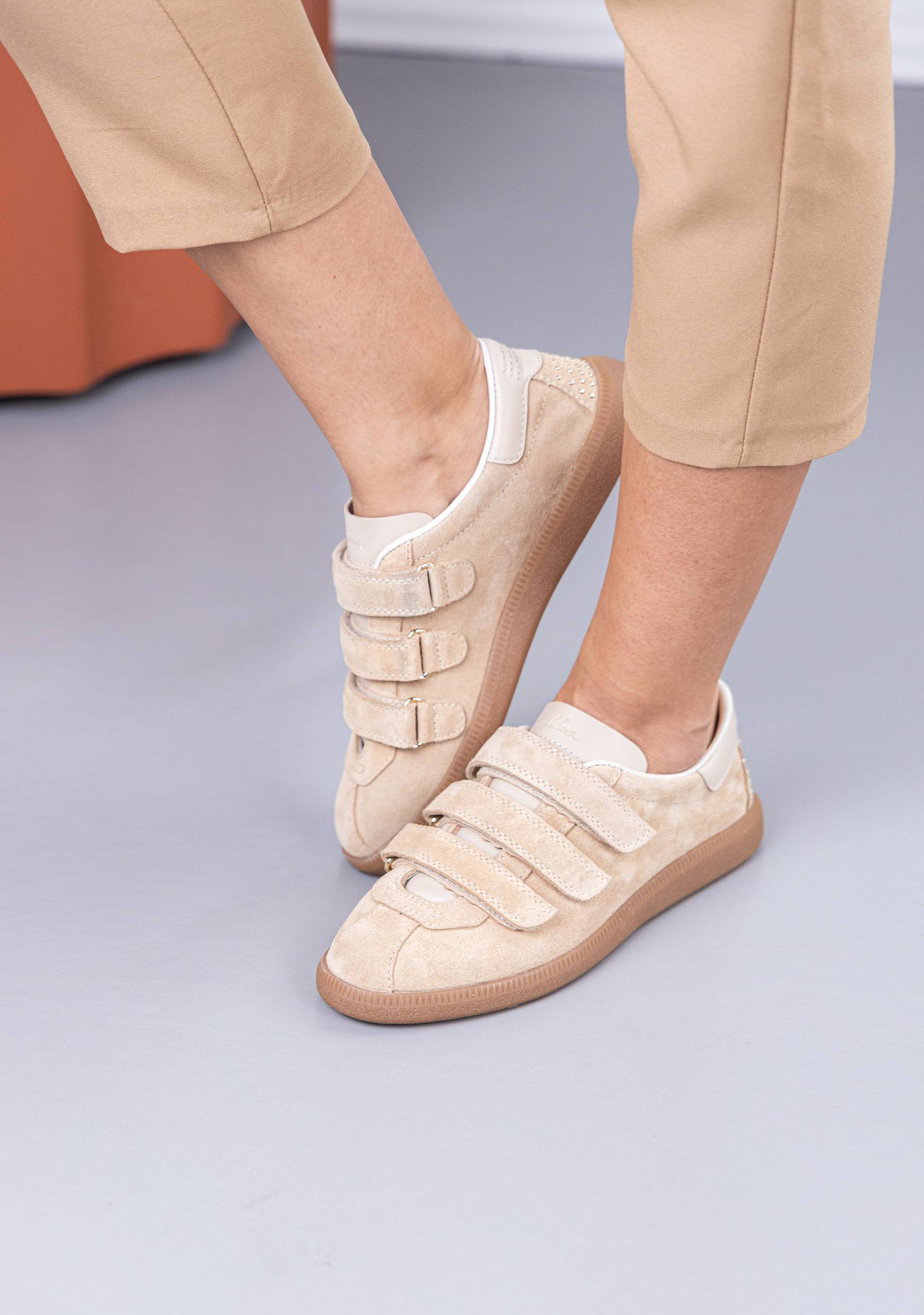 bez zenske patike od velura