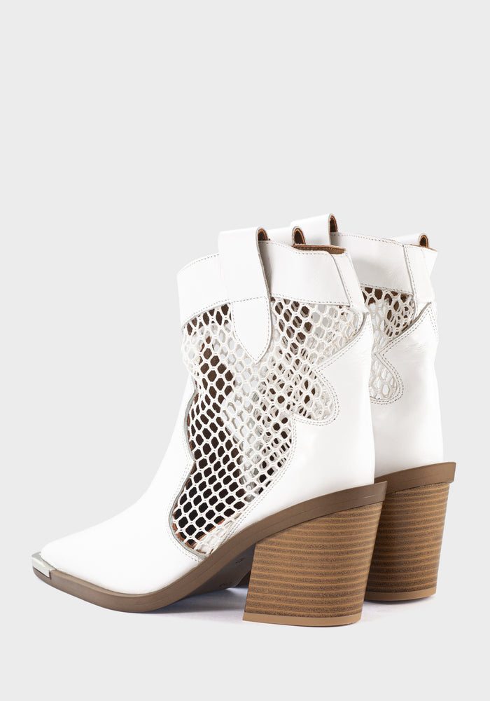 Bela