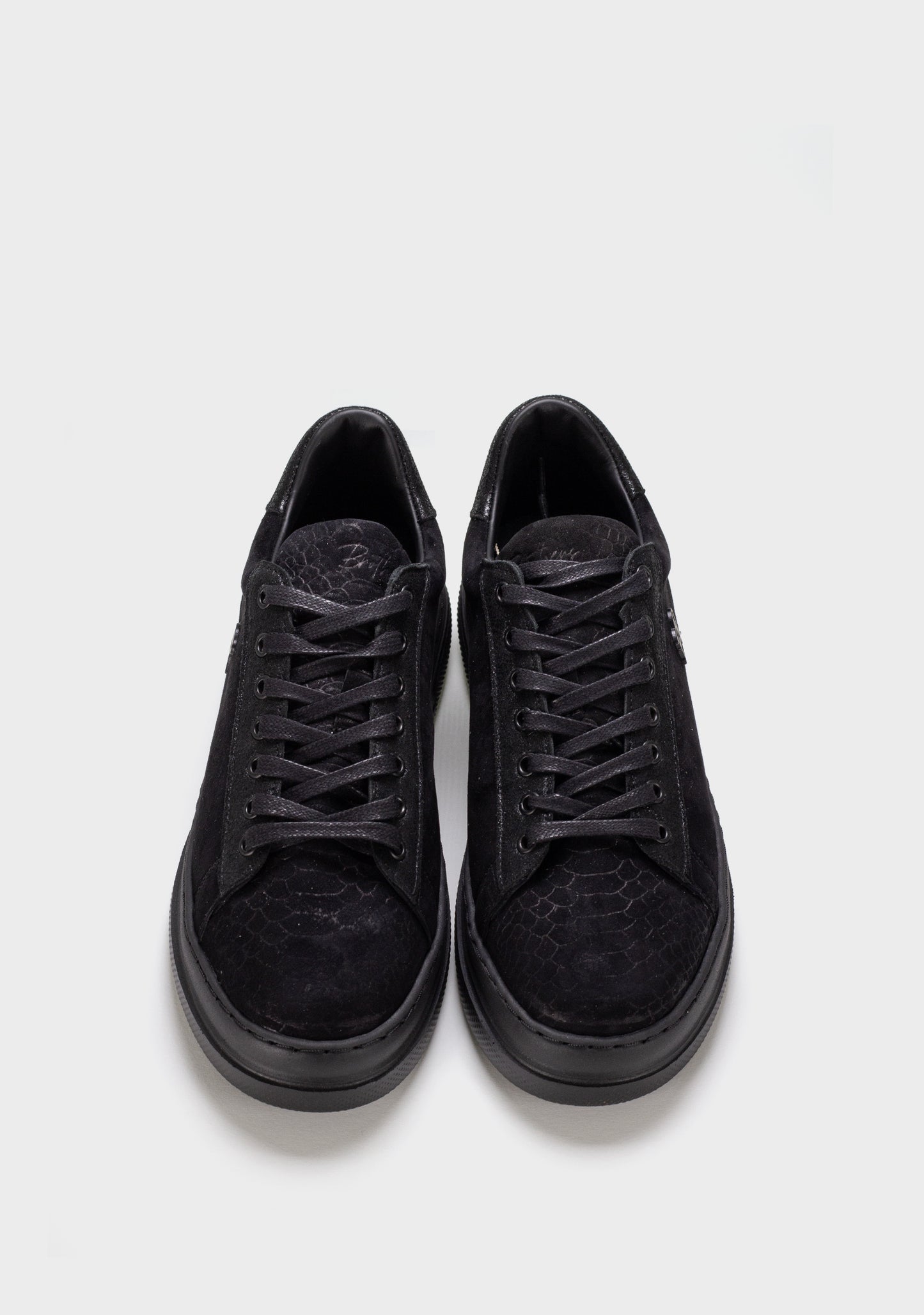 crna zenska patika od velura