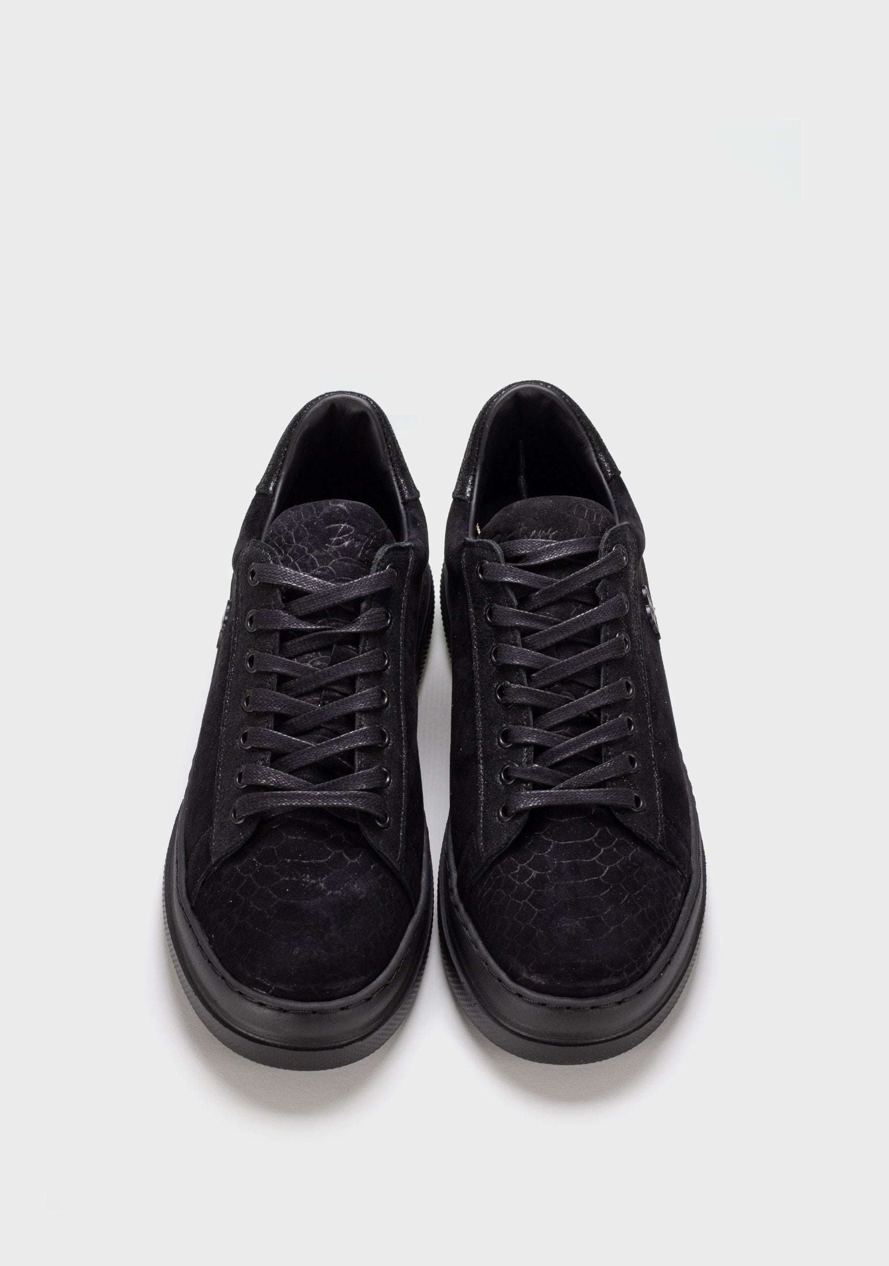 crna zenska patika od velura