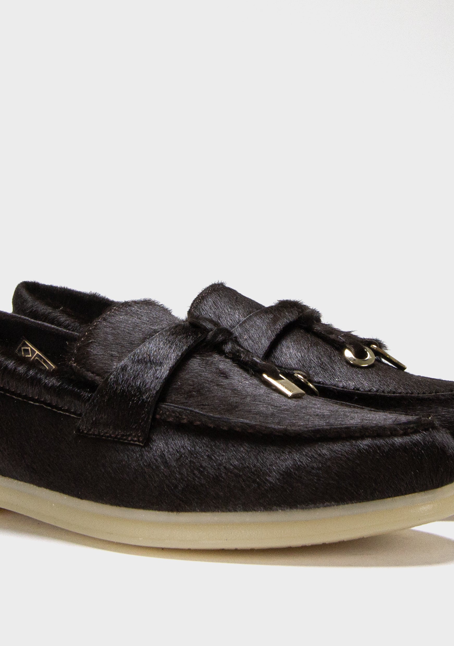 kozne mokasine sa dlakavom kozom crna boja