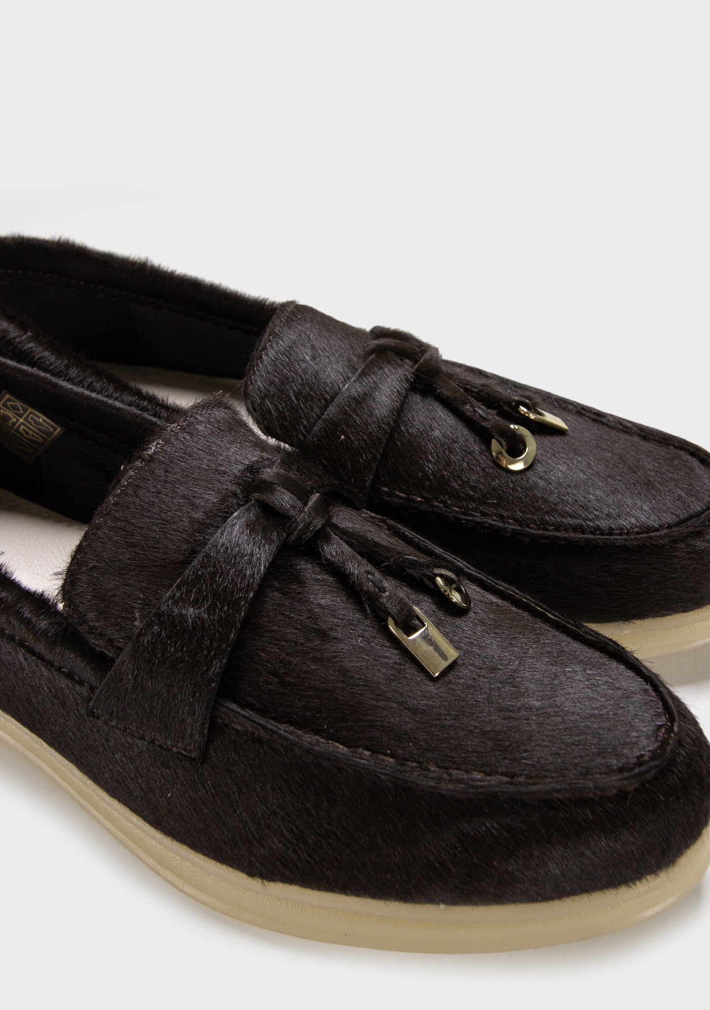 kozne mokasine sa dlakavom kozom crna boja