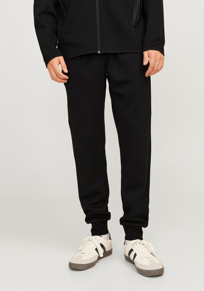 jack jones muska trenerka crna