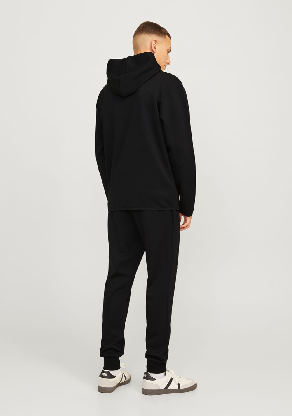 jack jones muska trenerka crna