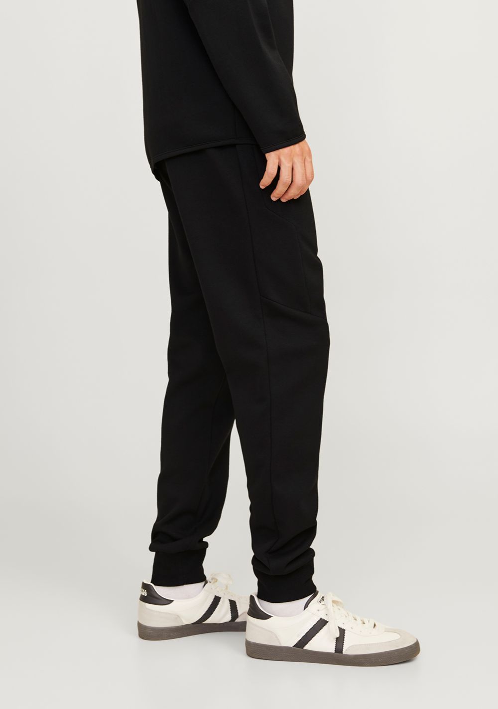 jack jones muska trenerka crna