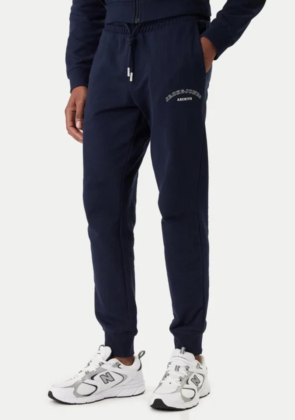 jack jones muska trenerka teget