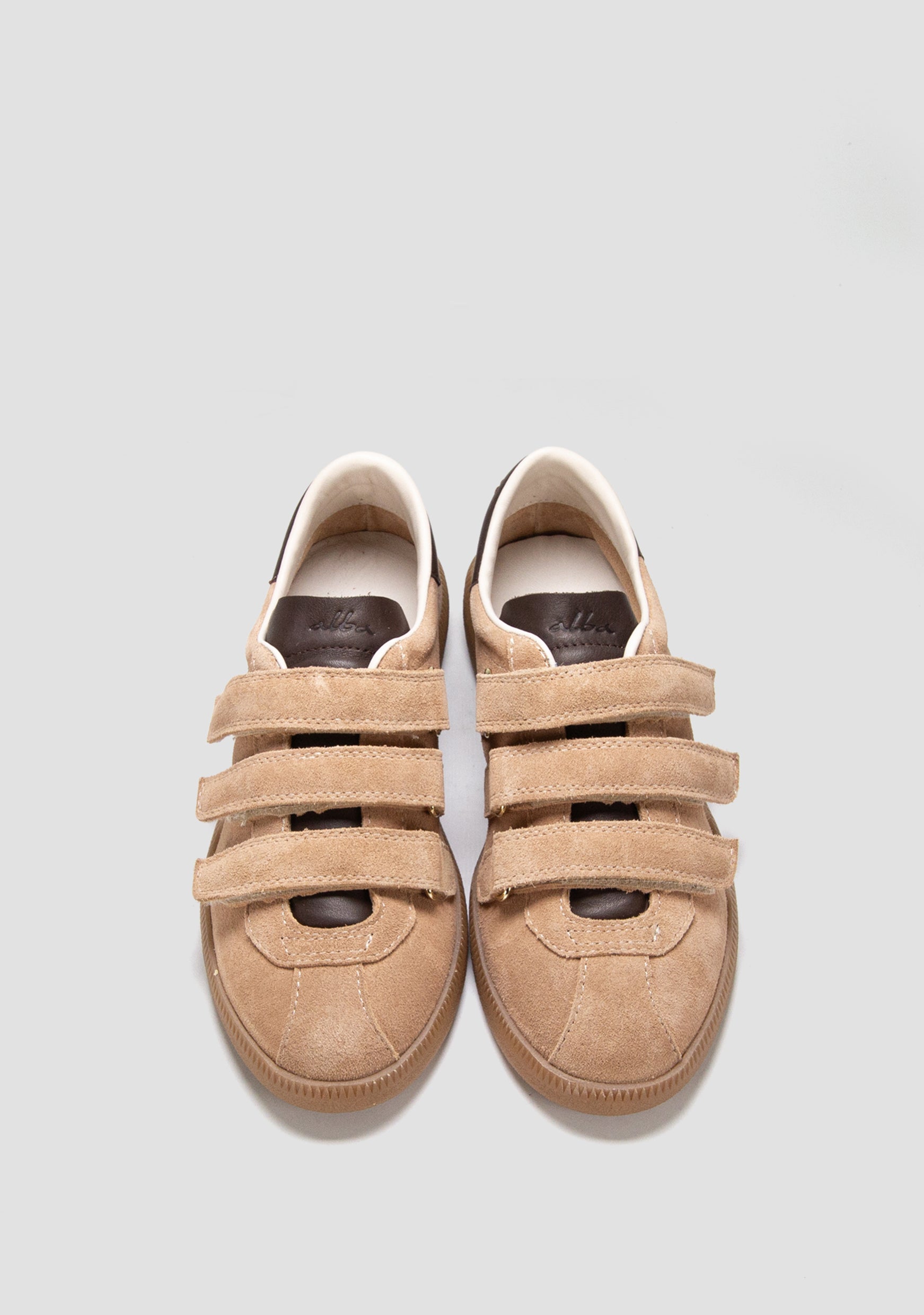 tamno bez zenske patike od velura na cicak