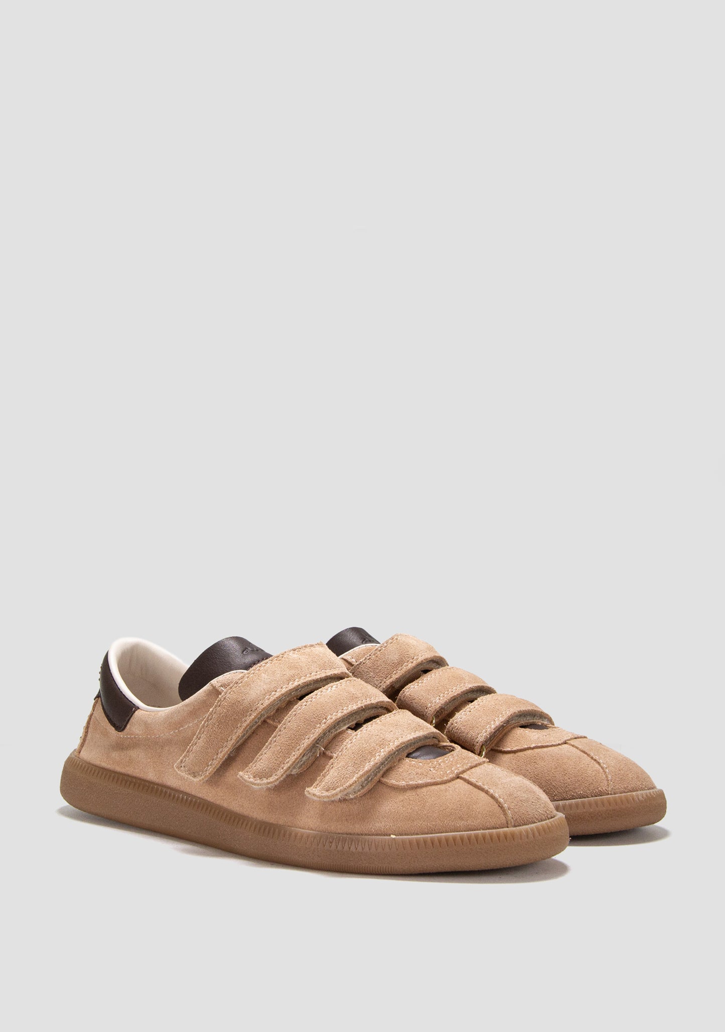 tamno bez zenske patike od velura na cicak