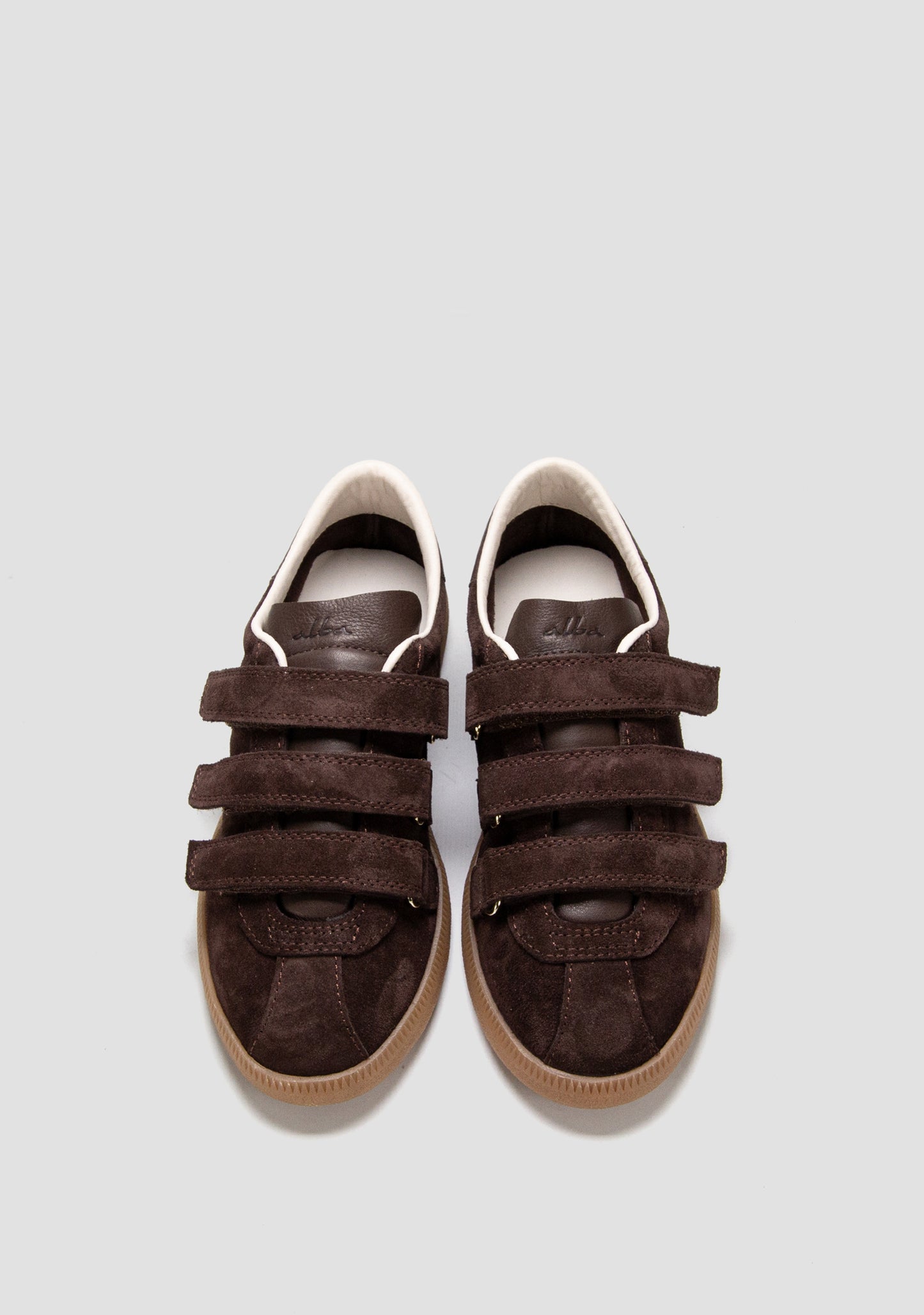 tamno braon zenske patike na cicak od velura