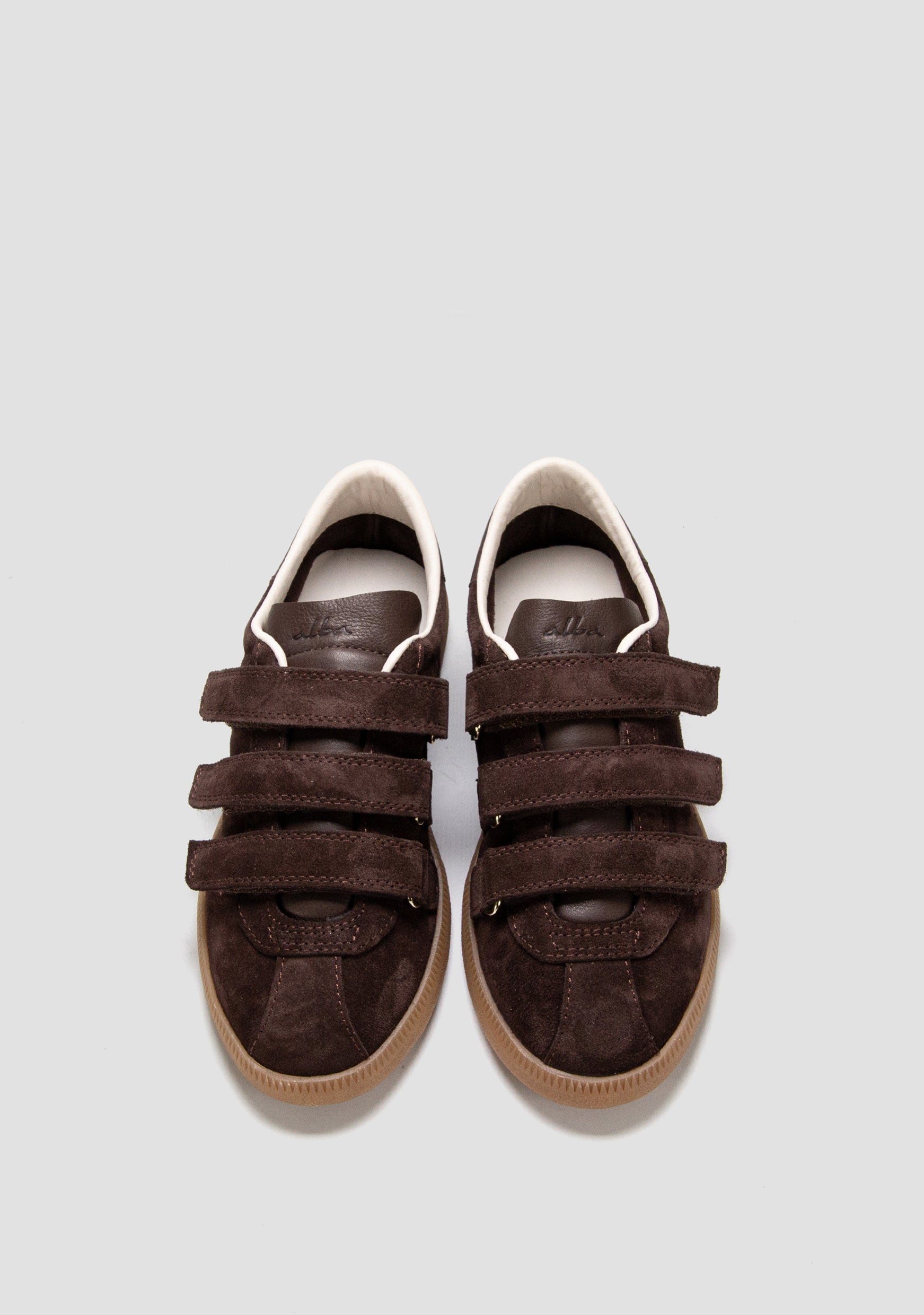 tamno braon zenske patike na cicak od velura